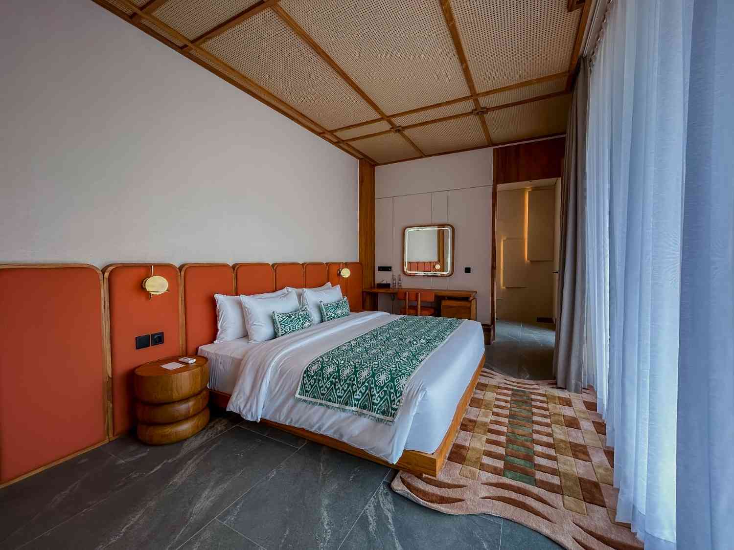 8-Bedroom Tropique
